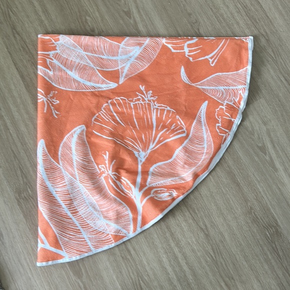 Summer & Rose Orange and White Round Towel for Beach Picnic Outdoor Blanket NWT - Picture 3 of 3